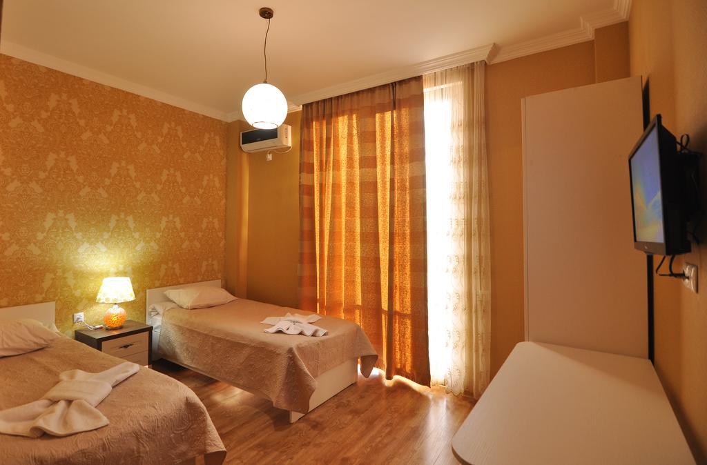 Flamingo Group Hotel Tbilisi Exterior photo