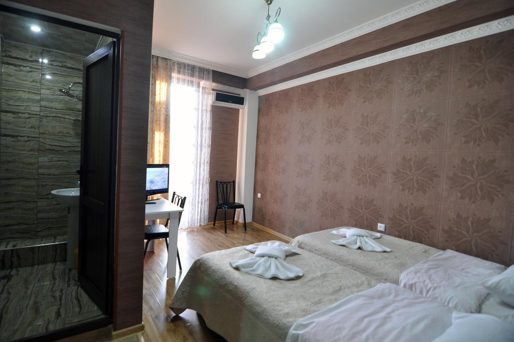 Flamingo Group Hotel Tbilisi Exterior photo