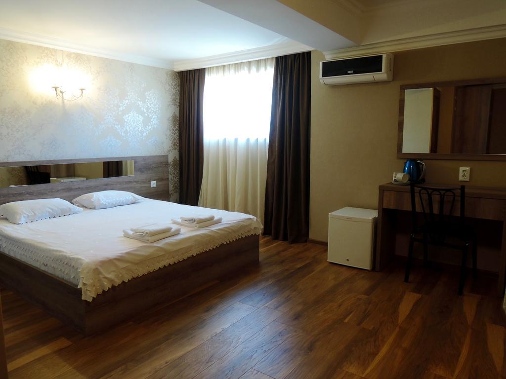 Flamingo Group Hotel Tbilisi Exterior photo