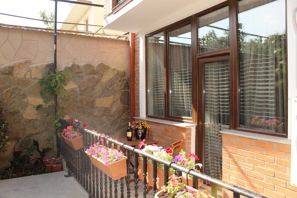 Flamingo Group Hotel Tbilisi Exterior photo