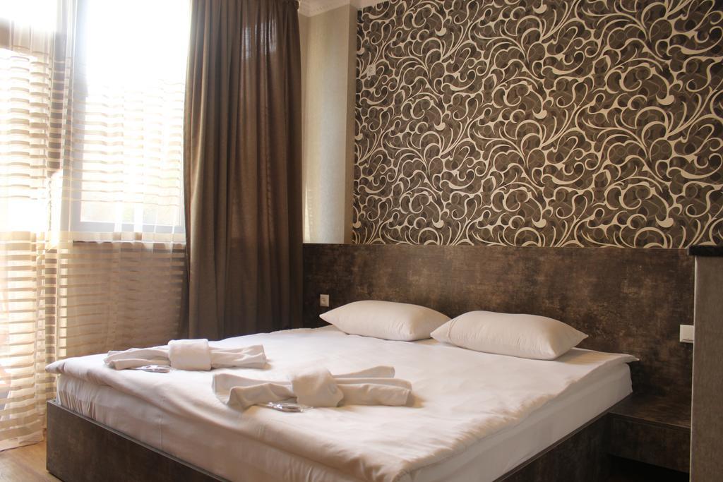 Flamingo Group Hotel Tbilisi Exterior photo